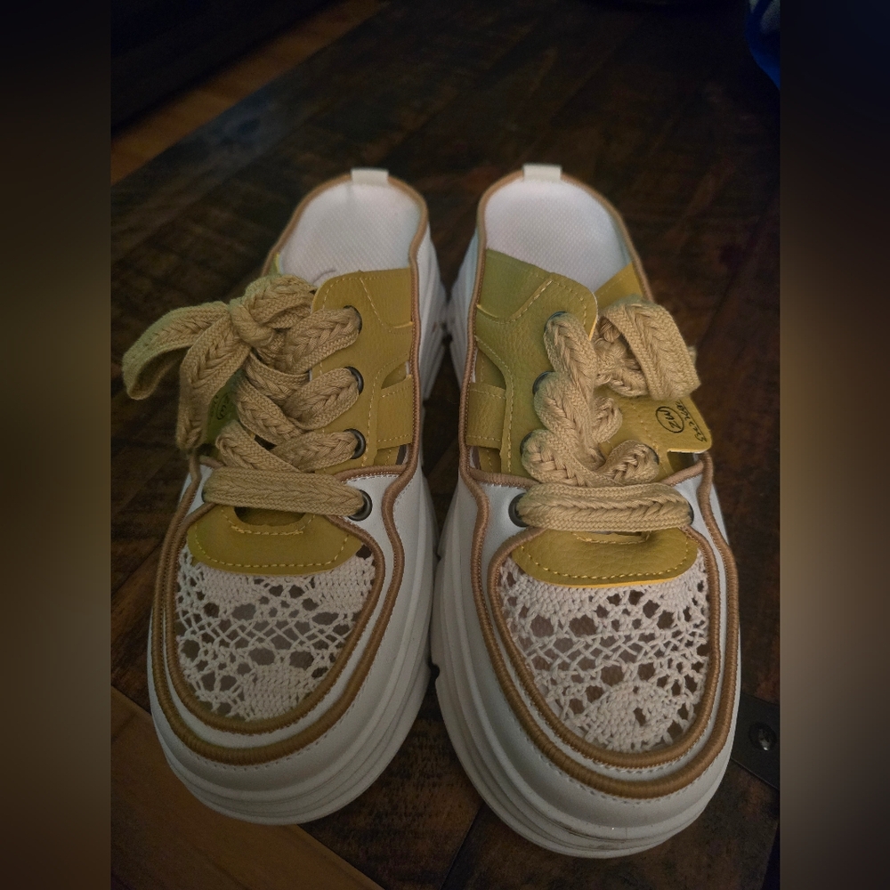 Women's Crochet Detail Sneakers in Green and Tan